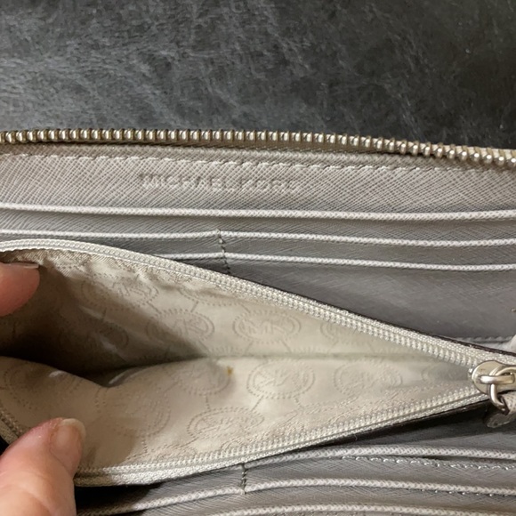 Michael Kors Wallet - Picture 3 of 7